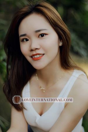 202703 - Xiaoqi Age: 24 - China