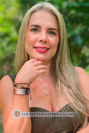 221790 - Laura Age: 45 - Colombia