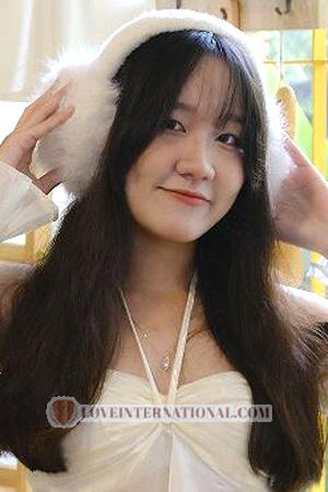 229361 - Ngoc Tran Age: 21 - Vietnam